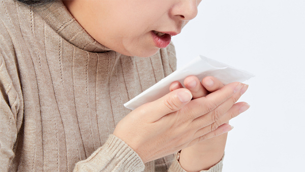 身子感觉冷打喷嚏怎么回事