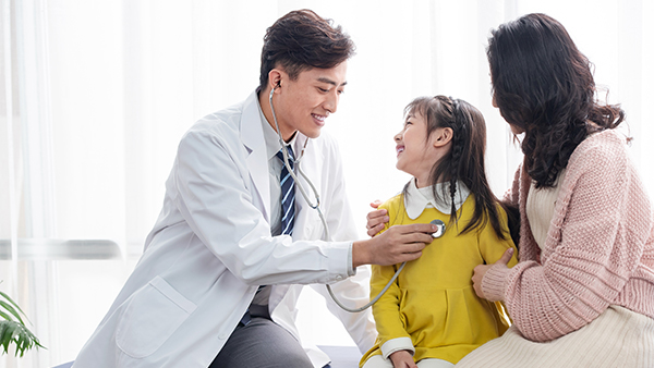 孩子头发油腻怎么回事
