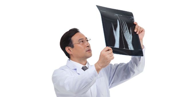手指关节黑是什么原因