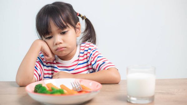 孩子总是挠头是怎么回事啊