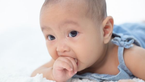 出生22天的婴儿总是在使劲怎么回事怎么办