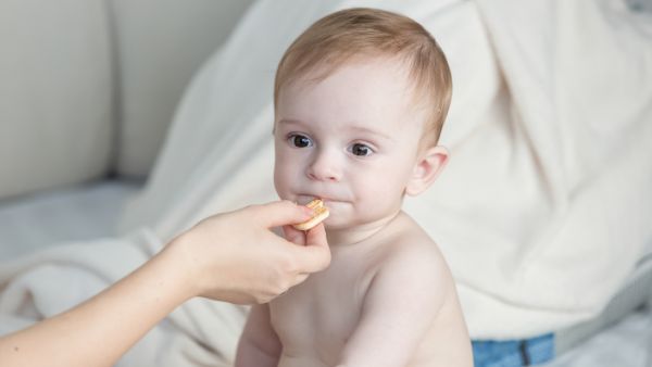 婴儿突然尖叫哭闹是受惊吓了