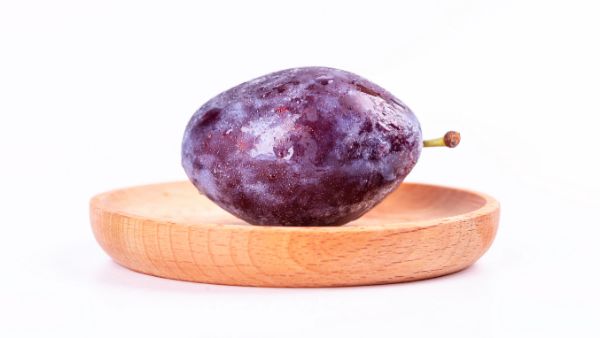 孩子吃西梅把核吞了怎么办
