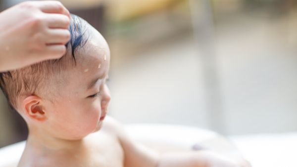 婴儿脖子上起红疙瘩是什么原因导致的
