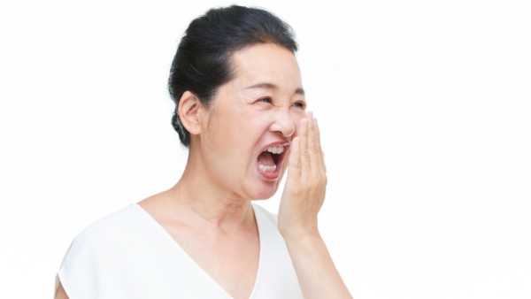 牙齿臭是什么原因