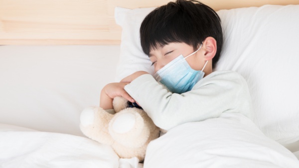 8岁男孩尿床是怎么回事，怎么治