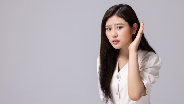 声音突然变尖要检查什么