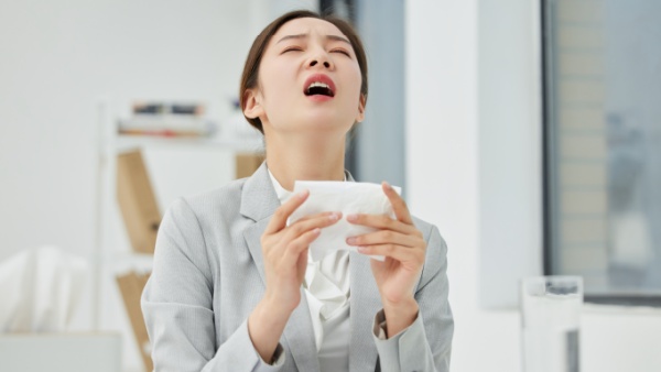 一直打喷嚏是怎么回事