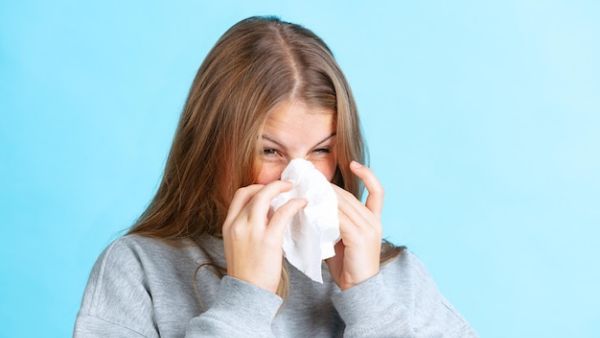 过敏性鼻炎会一直打喷嚏吗