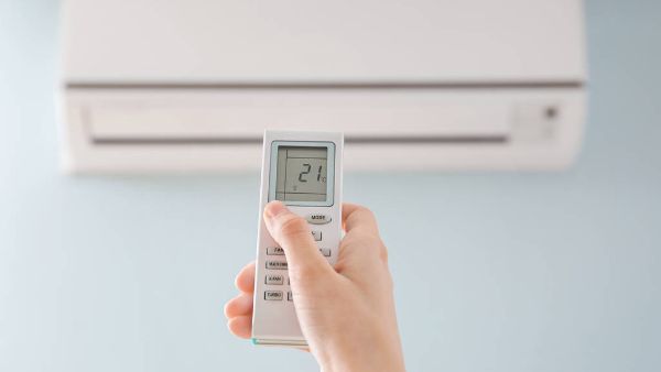 洗完澡不擦干身就吹空调可以吗