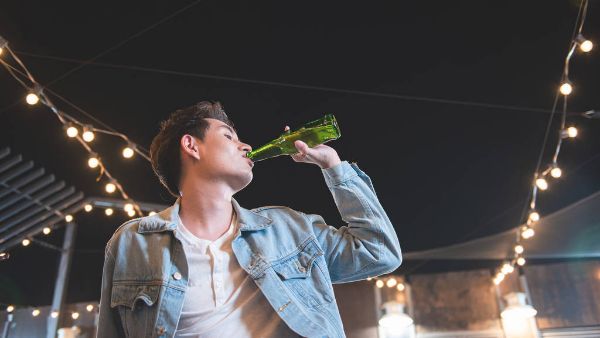 小便啤酒色是怎么回事