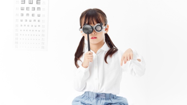 孩子6周岁视力正常但是眼袋发青是怎么回事