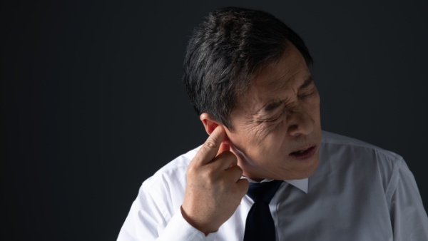 耳朵进水后听力下降怎么办​
