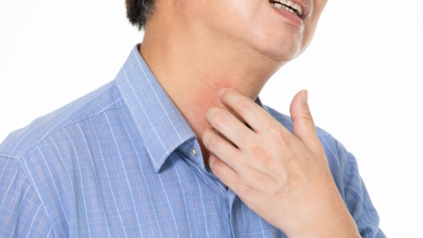 睡一个晚上嗓子肿了是怎么回事
