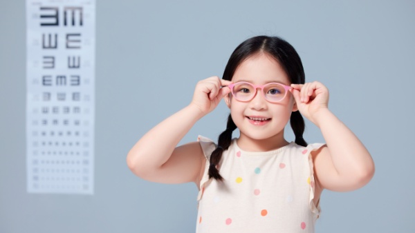 小孩视力下降怎么办​