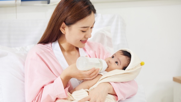 53天婴儿一顿120ml奶粉多不