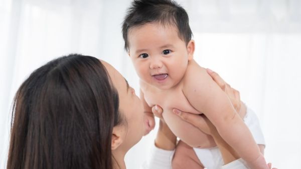 新生儿抖动频繁怎么回事