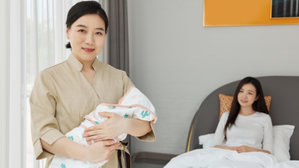婴儿眼皮肿是怎么回事
