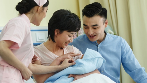 新生儿重症肺炎需要治疗多久