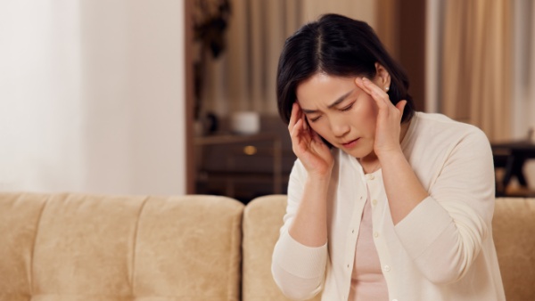 股骨头疼怎么治疗