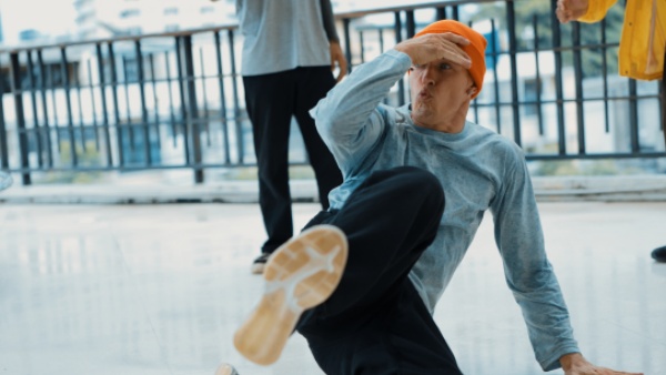 尿尿时突然头晕要查什么