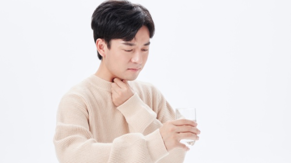 嗓子咽口水都疼是怎么回事