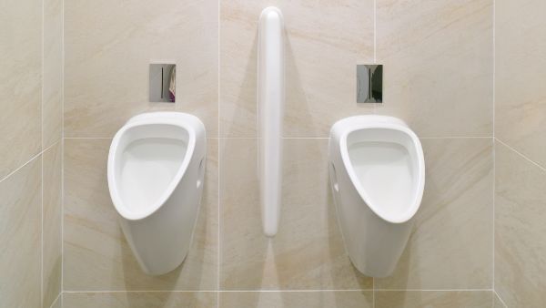 尿尿像牛奶混血液怎么办