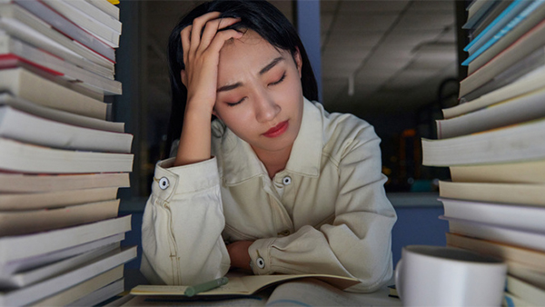 熬夜之后反胃想吐什么原因