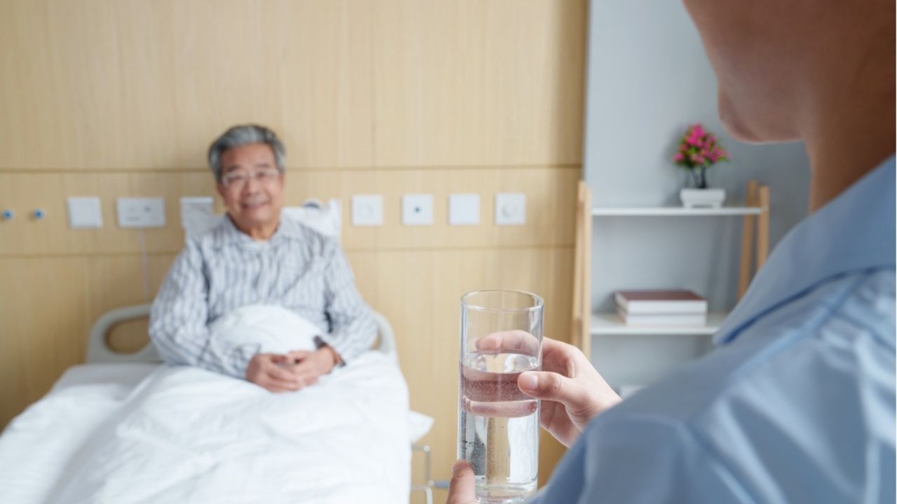 老年人大声用力打喷嚏怎么办