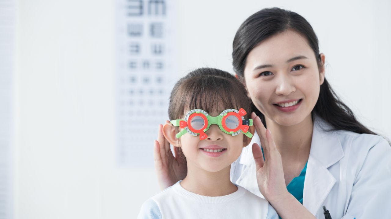 小孩近视有什么症状