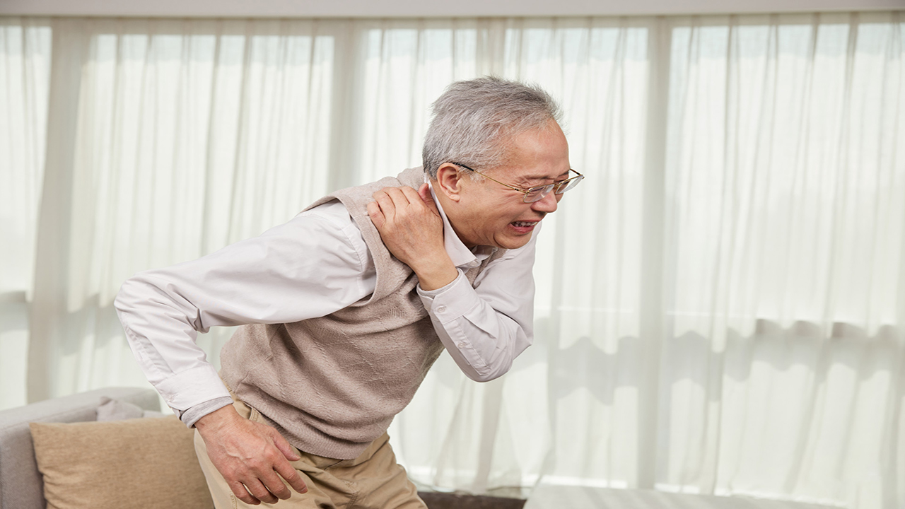 咳嗽肩胛骨疼怎么回事