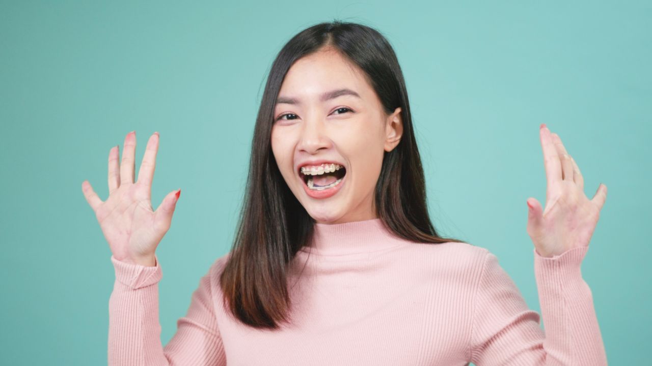 牙齿发黄是什么原因引起的​