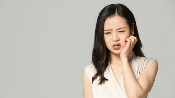 口腔黏膜白斑是怎么回事