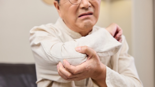 上臂骨折怎么固定