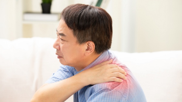 右后肩膀疼痛是什么原因