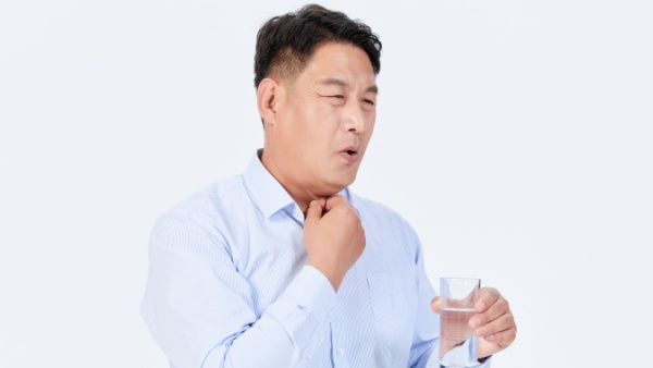 咽喉肿痛吃什么药​