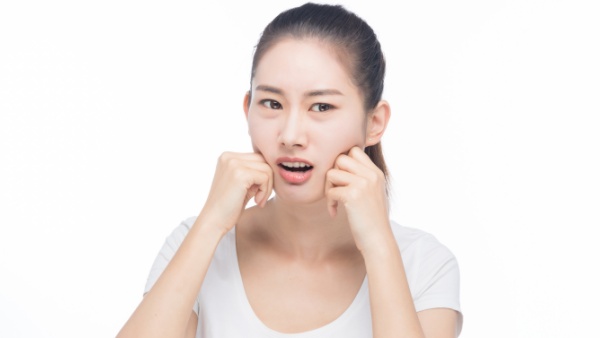 牙痛颌下一侧淋巴结痛怎么回事怎么办