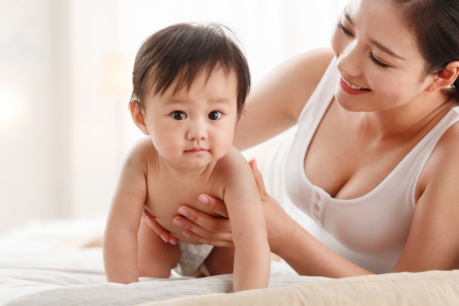 宝宝脸上长小红点是什么原因​