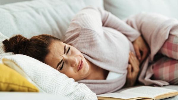女性漏尿是怎么回事，应当怎么治疗