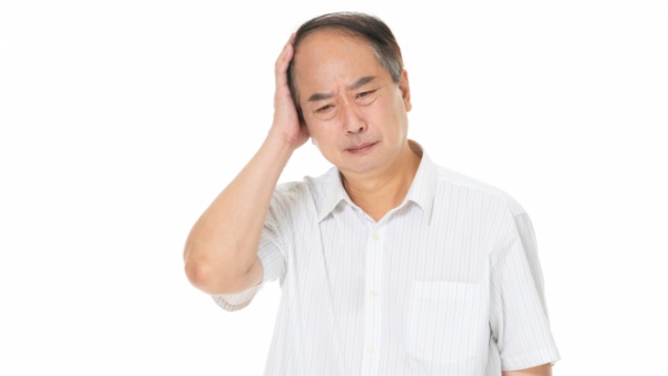 头发后面白发多的原因是什么