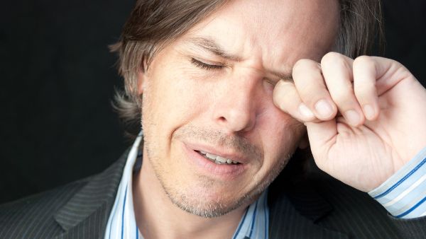 眼睛迎风流泪怎么治疗​
