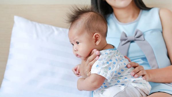 宝宝攒肚子有什么症状