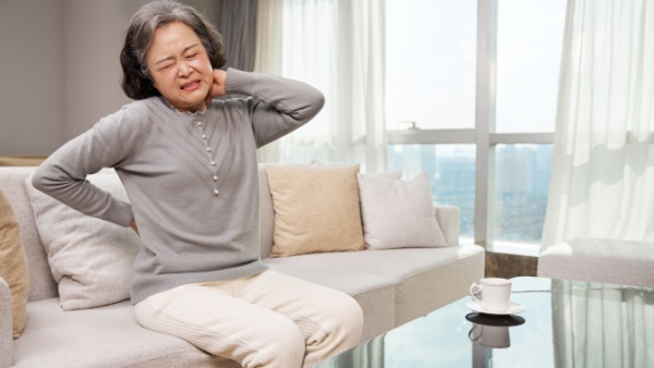肚子痛恶心干呕是怎么回事