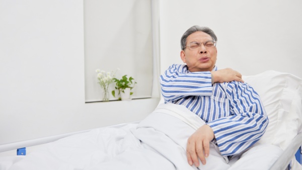 电扇吹得肩膀疼怎么办