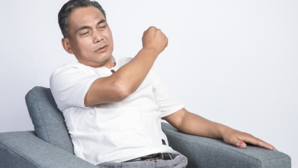 脖子一侧隐隐发痛怎么回事