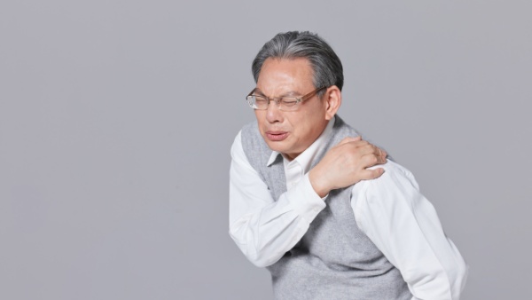肩背部刺痛怎么回事，怎么办