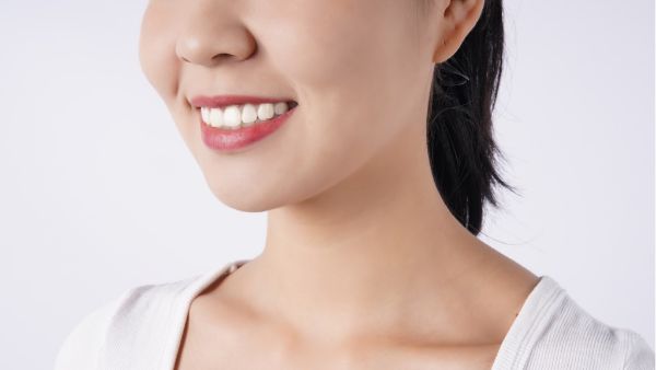 牙齿内壁掉了一块舔着难受是什么原因，怎么办