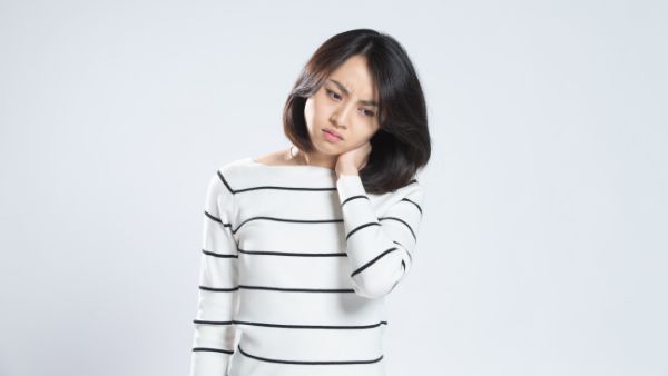 后脖子长两个包怎么回事