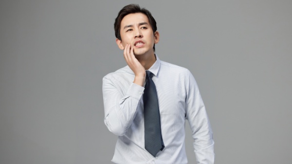 烤瓷牙牙髓炎不治疗怎么办