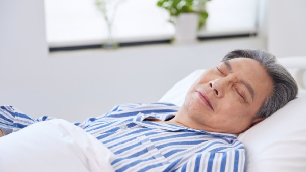 每天傍晚5点到7点就想睡觉怎么回事怎么办